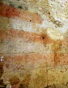 Pintura mural amb el senyal heràldic del comtat d'Empúries. Segle XIII. Galilea de l'església