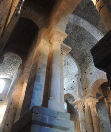 Nau de l'església de Sant Pere de Rodes