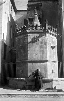 Font gòtica del carrer ample. 1925