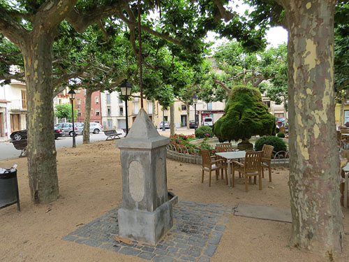 Pla&ccedil;a de Sant Feliu de Pallerols