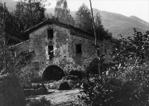 Vista general del Mol&iacute; de la F&agrave;brega de Sant Feliu de Pallerols. Entre 1890 i 1934