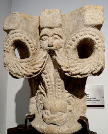 Capitell. Segle XII. Monestir de Sous, Albanyà