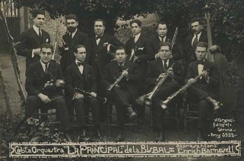 La Principal de la Bisbal en formaci&oacute; de cobla. 1923