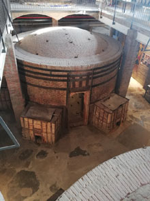 Forn de flama invertida al Terracotta Museu de la Bisbal