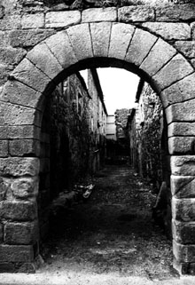 Porta de l'antic Castell d'Espolla. 1988