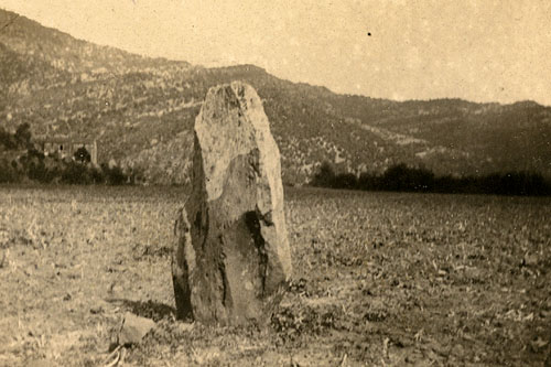 Menhir de la Pedra del Diable de Santa Pau. 1922