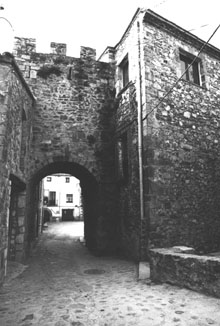 Portal de Baix de Sant Llorenç de la Muga. 1989