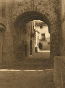 Portal de Baix de Sant Llorenç de la Muga. 1925