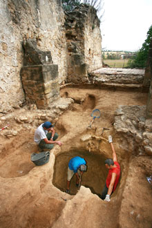 Intervenci&oacute; arqueol&ograve;gica a l'esgl&eacute;sia de Sant Miquel de Palol Sabald&ograve;ria, a c&agrave;rrec de l'arque&ograve;loga Anna Aug&eacute;. 2008