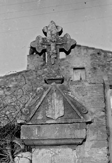 Creu amb datació de 1871 al nucli de Taravaus. 1925