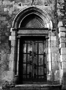 Portalada de l'església de Sant Esteve de Vilaür. 1985